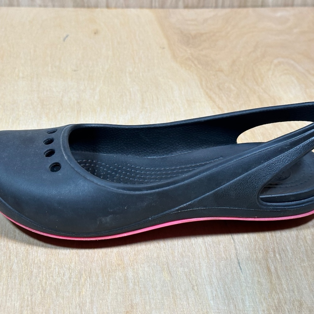 Crocs Tone Skylar Slingback Flat Slip On Shoes Women's Size 8 Black and Pink - Picture 5 of 9